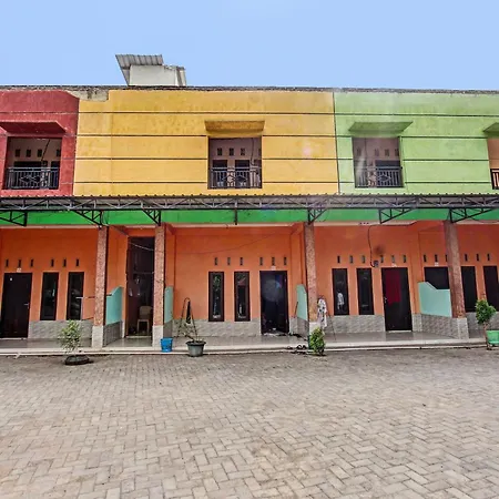 Spot On 91771 Homestay Bang Hajinearlapangan Penujak Inen Gonggang